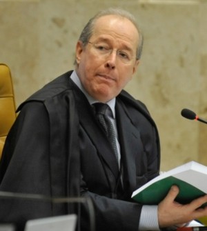 Encerramento do julgamento do mensalão no STF abre crise institucional com o Poder Legislativo: Celso melo vota favorável a perda do mandato imediato dos deputados condenados ministro celso melo